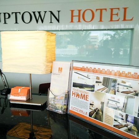 อัพทาวน์ โฮเต็ล เซเร็มบัน Hotel เซเรมบัน ภายนอก รูปภาพ