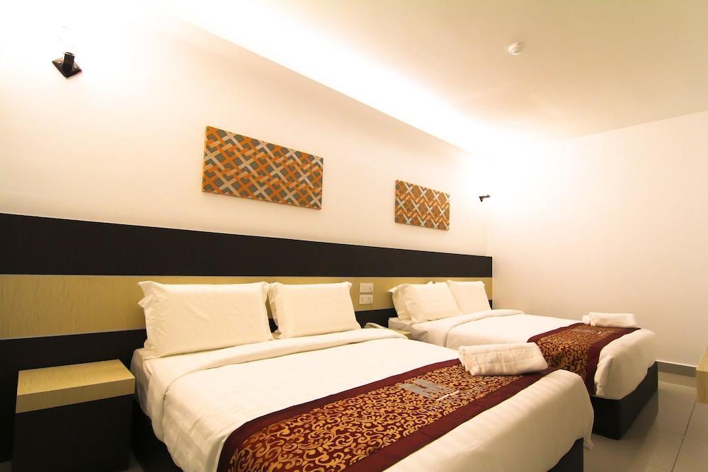อัพทาวน์ โฮเต็ล เซเร็มบัน Hotel เซเรมบัน ภายนอก รูปภาพ