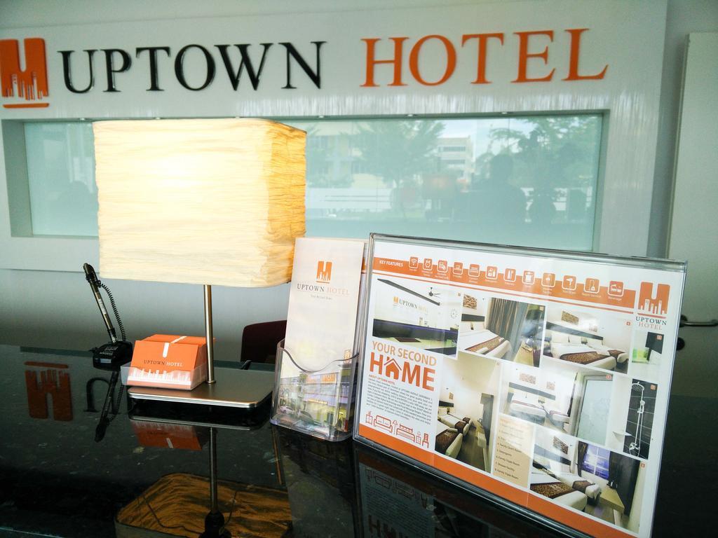 อัพทาวน์ โฮเต็ล เซเร็มบัน Hotel เซเรมบัน ภายนอก รูปภาพ