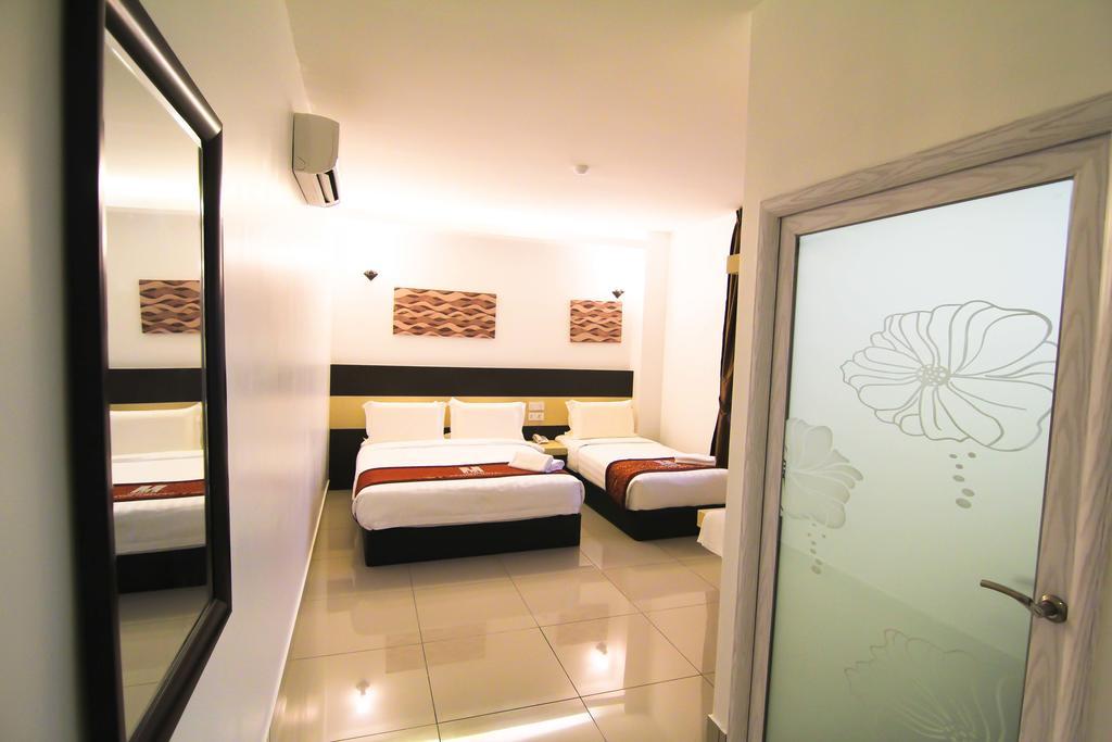 อัพทาวน์ โฮเต็ล เซเร็มบัน Hotel เซเรมบัน ห้อง รูปภาพ
