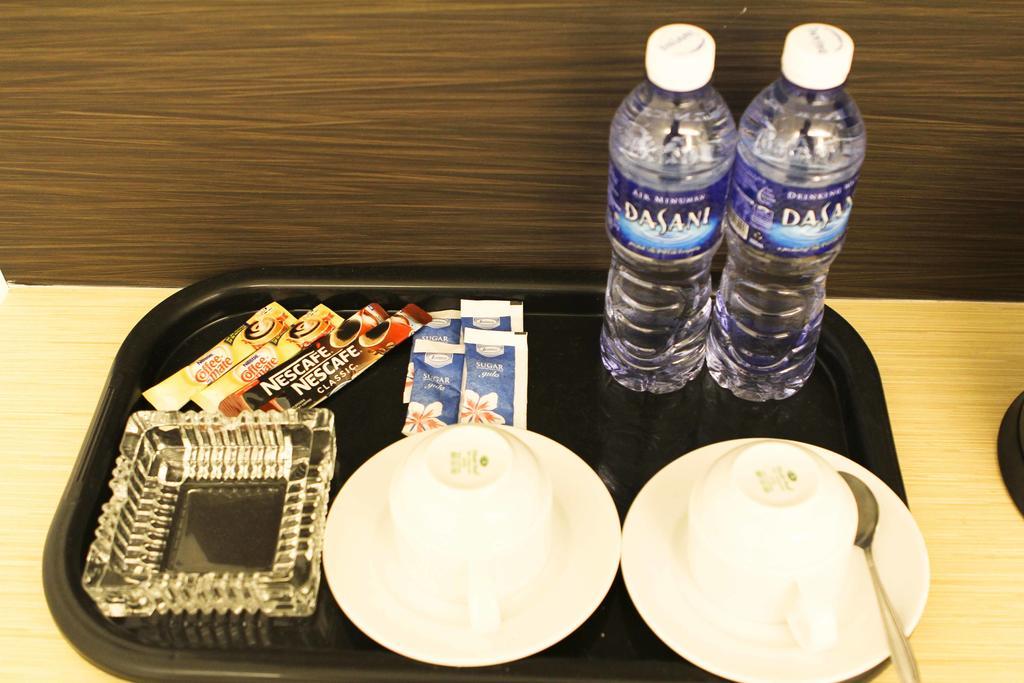 อัพทาวน์ โฮเต็ล เซเร็มบัน Hotel เซเรมบัน ภายนอก รูปภาพ
