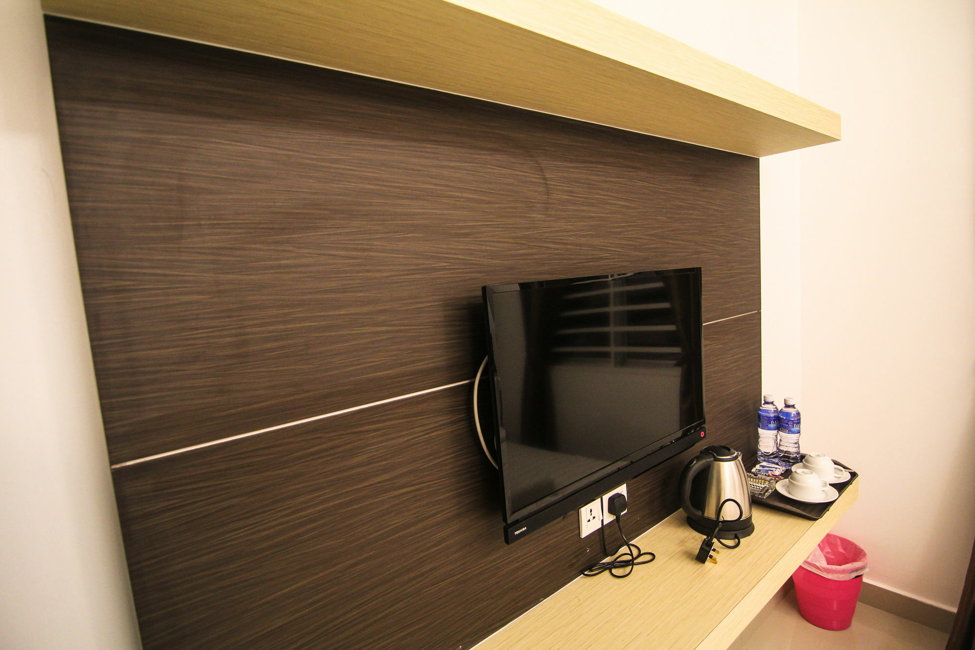อัพทาวน์ โฮเต็ล เซเร็มบัน Hotel เซเรมบัน ภายนอก รูปภาพ